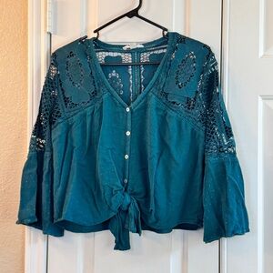 Teal Flowy V-Neck Crop Tie Front w/ Lace Detail, Sz M, Button Up- Bell Sleeves